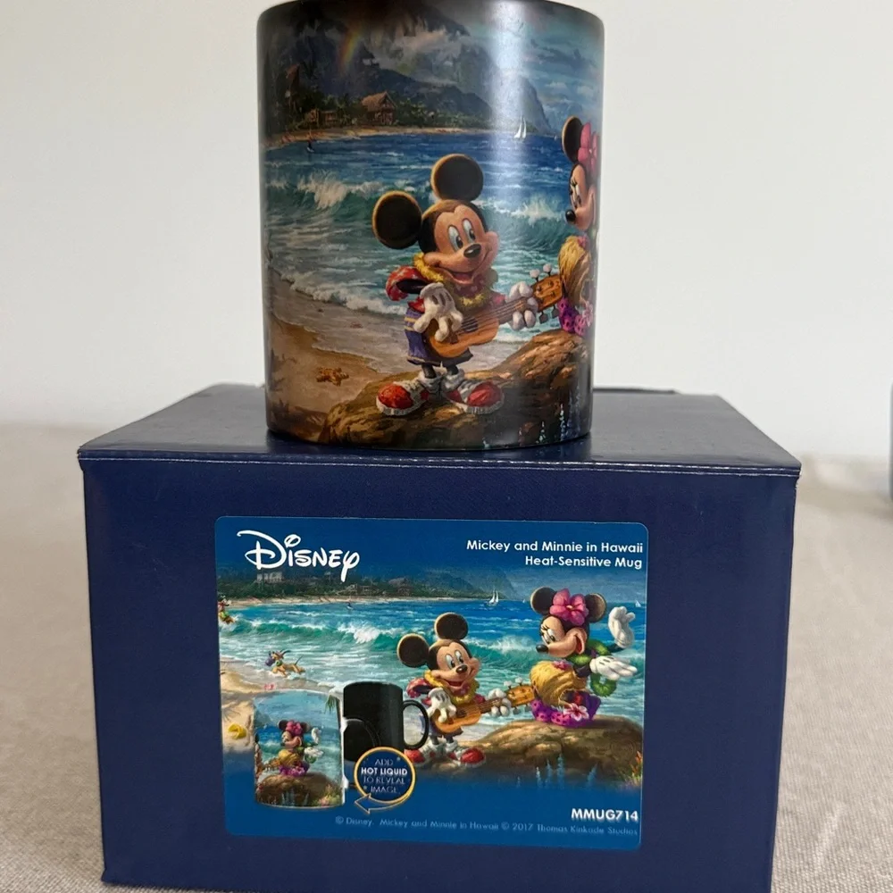 Morphing Mugs Disney Heat Sensitive Mug with Mickey and Minnie In Hawaii. - Picture 5 of 15